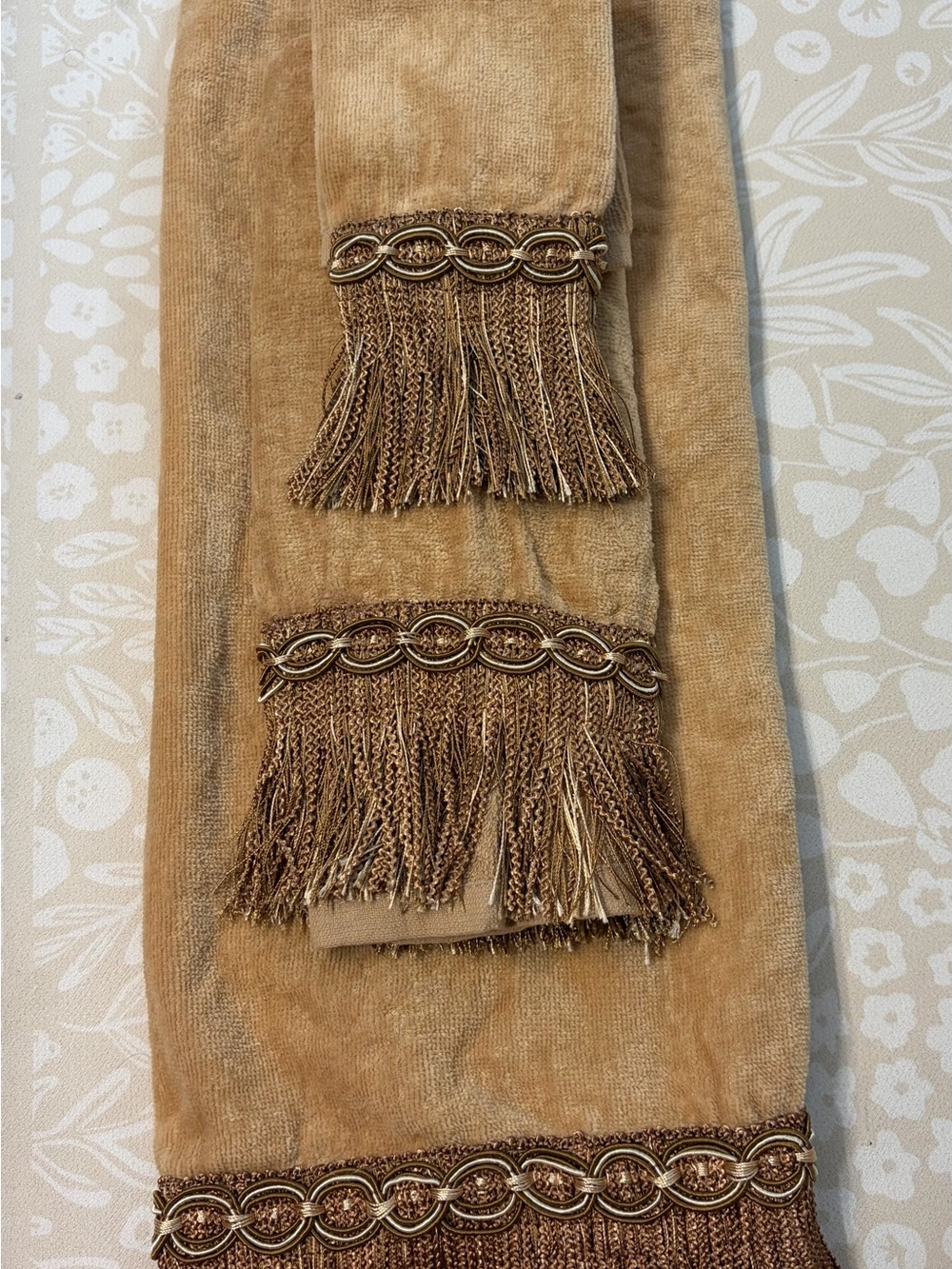 Decorative Gold-Tone Fringe Bath Towel - Luxurious Camel Accent